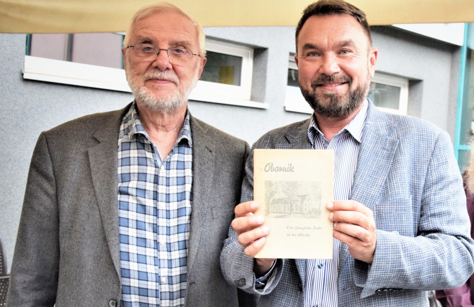 Pastor Helmut Brauer przekazał cenną książkę