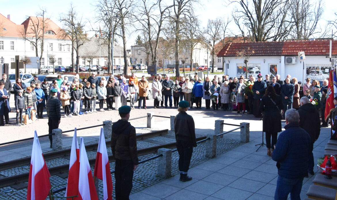 Rogoźno uczciło 85. rocznicę wywózek na Sybir i zbrodni katyńskiej