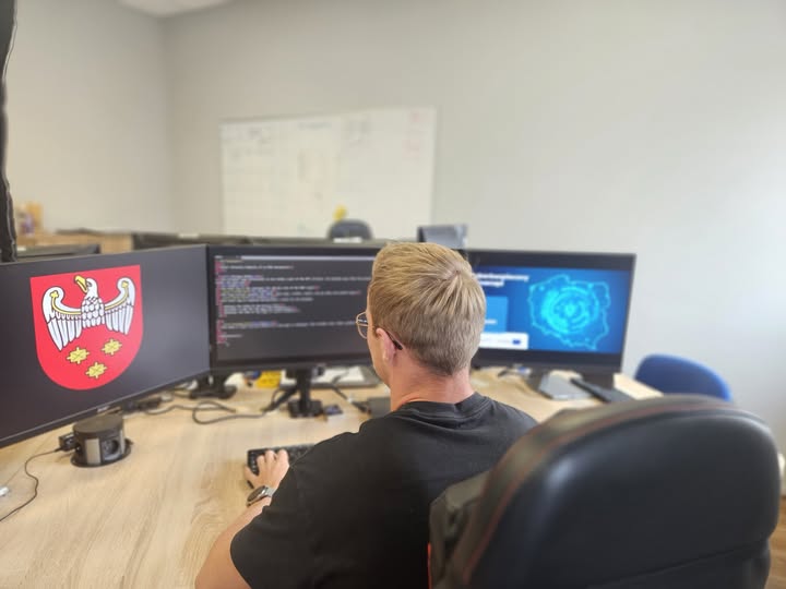 Cyberfront także w Obornikach. Powiat wzmacnia ochronę przed atakami