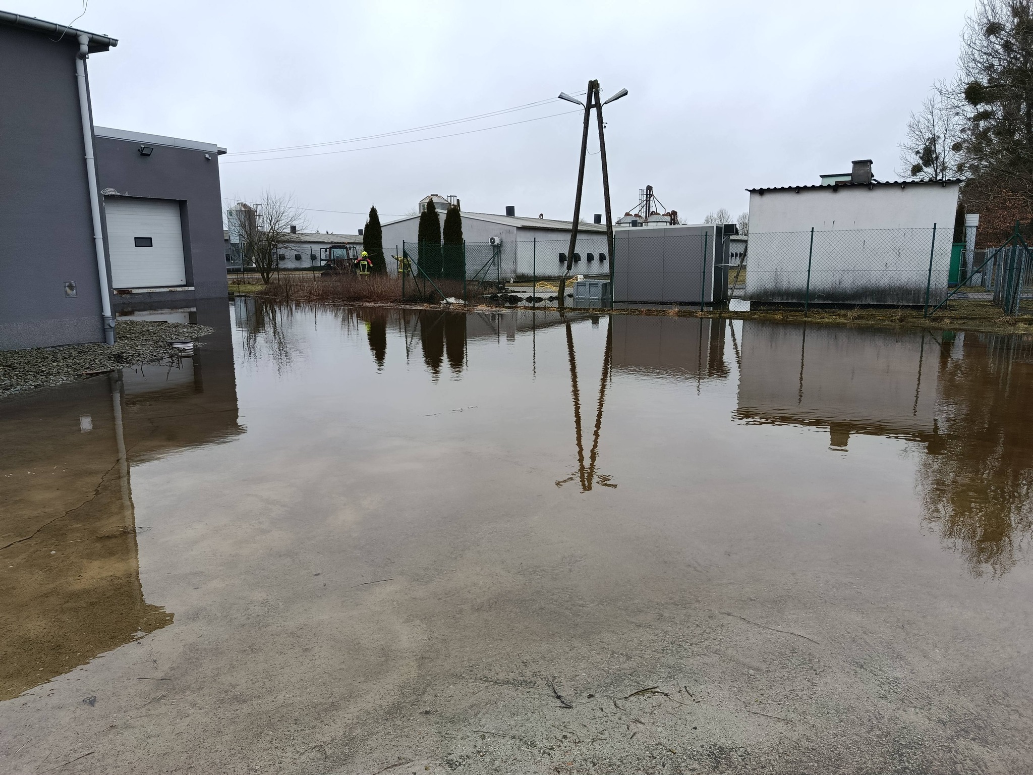 Odwilż w regionie. Strażacy walczą z podtopieniami w powiecie obornickim
