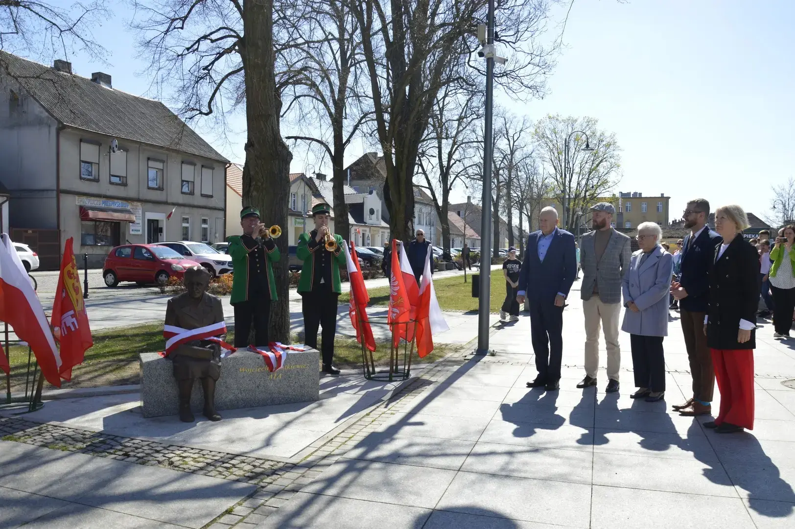 Ławeczka pamięci w Rogoźnie. Mieszkańcy upamiętnili Wojciechę Dutkiewicz
